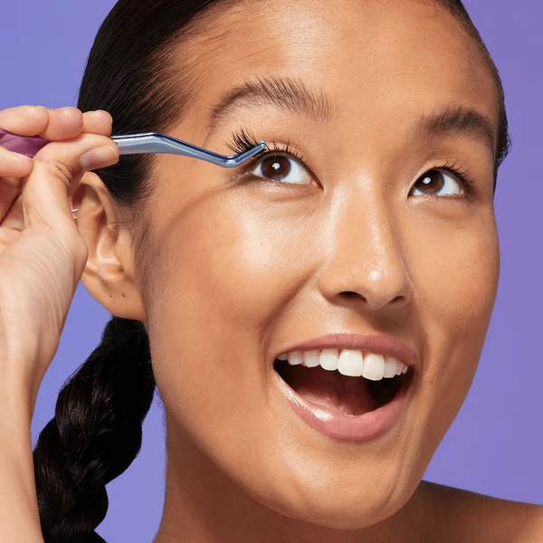 Wimperlijm aanbrengen: zo blijven nepwimpers echt zitten